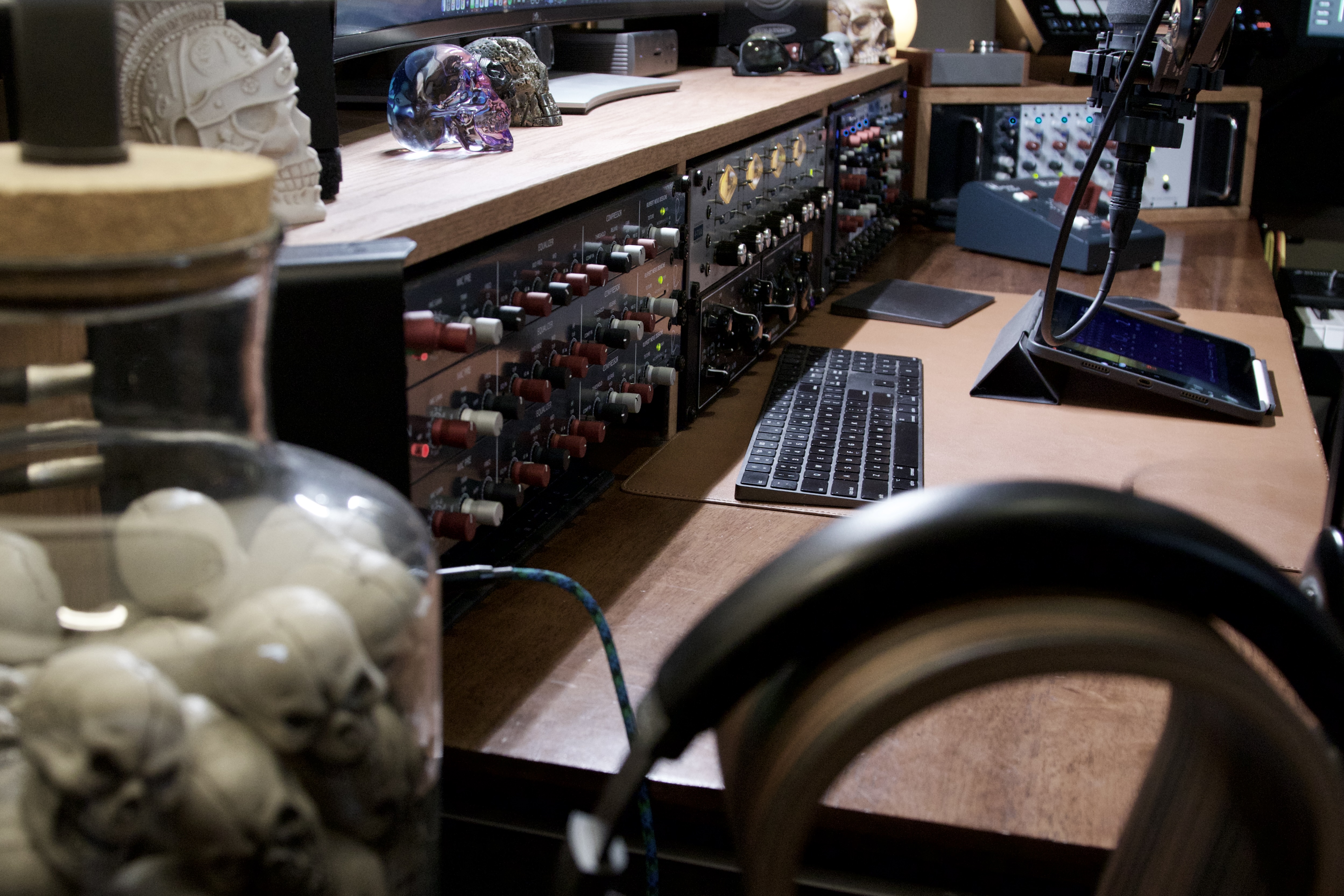 Outboard recording equipment in Sweetflow Studio